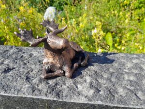 uniikki hautakivikoriste