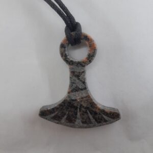 ukon kirves kivestä