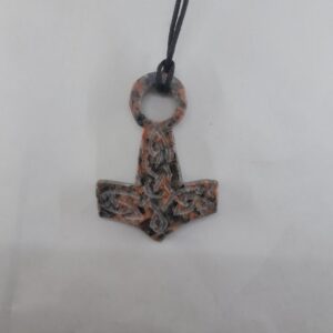 punainen kivi vasara